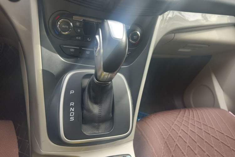 Used Ford Kuga 2013 2.0L GTDi Four-Wheel Drive Premium Model Gear Lever