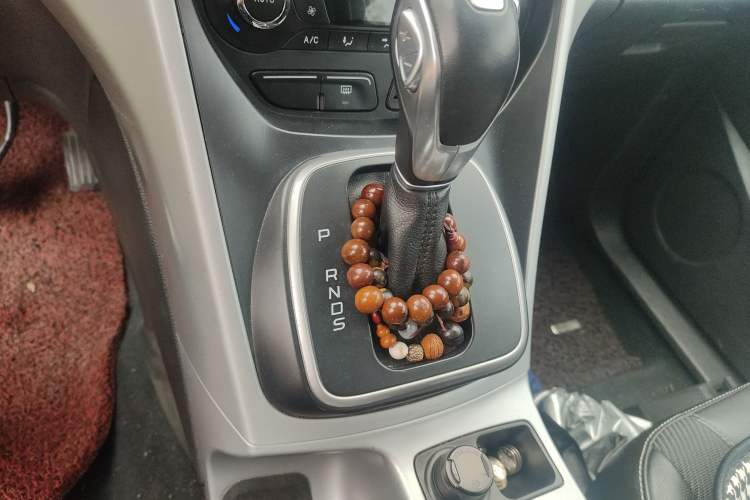 Used Ford Kuga 2013 1.6L GTDi Two-Wheel-Drive Trend Model Gear Lever