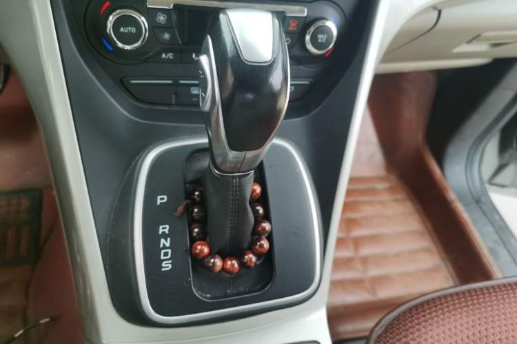Used Ford Kuga 2013 2.0L GTDi Four-Wheel-Drive Elite Model Gear Lever