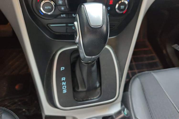 Used Ford Kuga 2013 1.6L GTDi Two-Wheel-Drive Trend Model Gear Lever