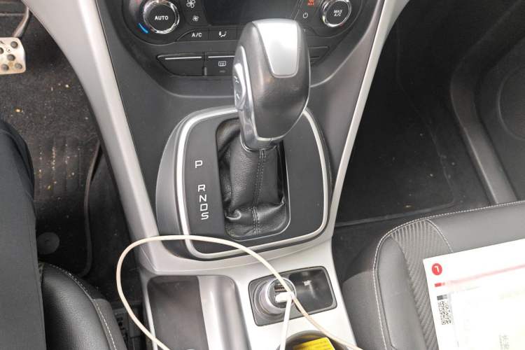 Used Ford Kuga 2013 1.6L GTDi Two-Wheel-Drive Trend Model Gear Lever