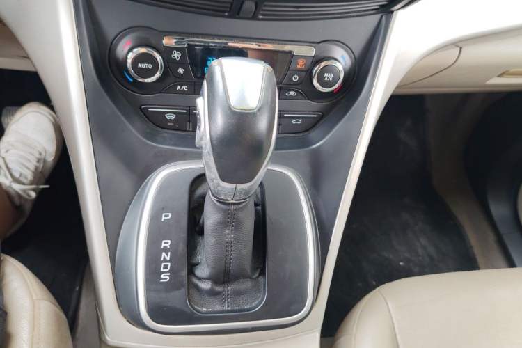 Used Ford Kuga 2013 2.0L GTDi Four-Wheel-Drive Elite Model Gear Lever