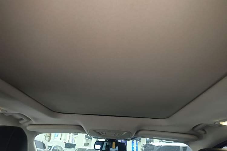 Used Ford Kuga 2013 1.6L GTDi Two-Wheel-Drive Trend Model Headliner