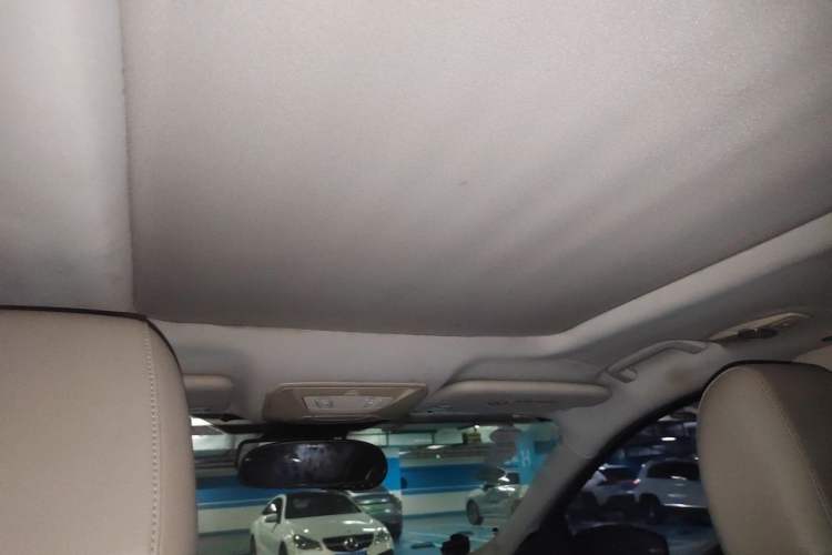 Used Ford Kuga 2013 2.0L GTDi Four-Wheel-Drive Elite Model Headliner