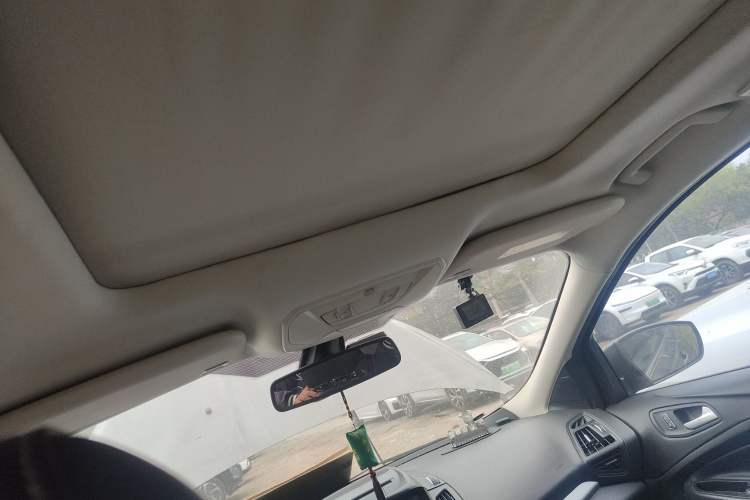 Used Ford Kuga 2013 1.6L GTDi Two-Wheel-Drive Trend Model Headliner