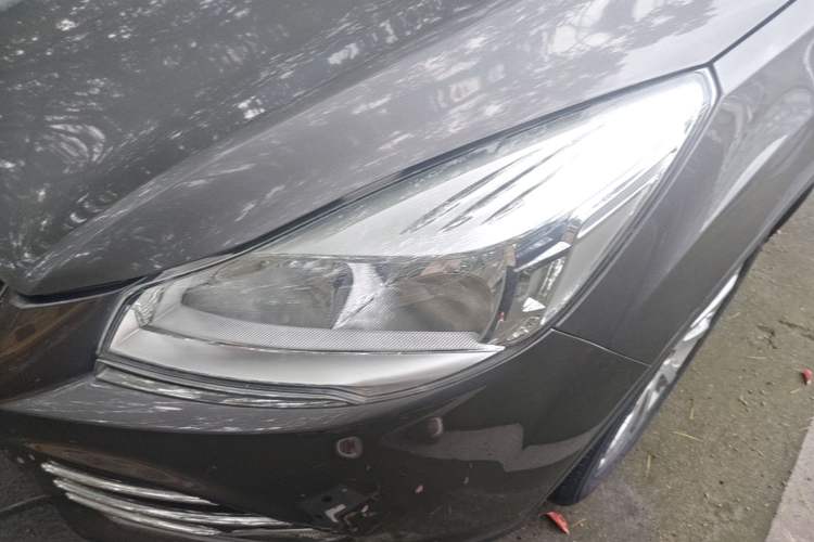 Used Ford Kuga 2013 1.6L GTDi Two-Wheel-Drive Trend Model Left Front Headlight