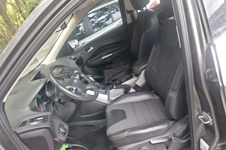 Used Ford Kuga 2013 1.6L GTDi Two-Wheel-Drive Trend Model Left Front Seat