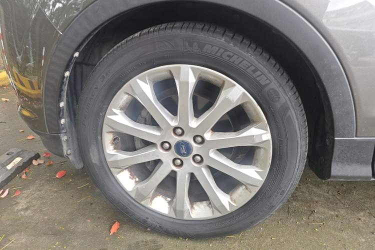 Used Ford Kuga 2013 1.6L GTDi Two-Wheel-Drive Trend Model Left Front Wheel Hub