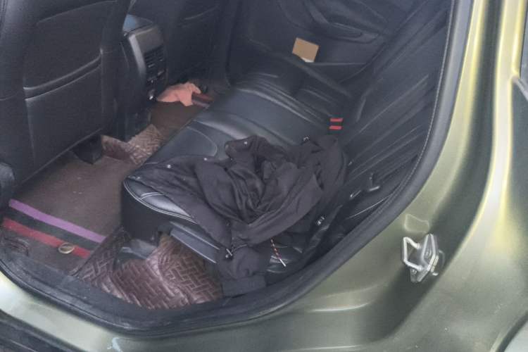 Used Ford Kuga 2013 2.0L GTDi Four-Wheel-Drive Sport Model Left Rear Seat