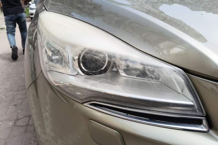 Used Ford Kuga 2013 2.0L GTDi Four-Wheel Drive Premium Model Right Front Headlight