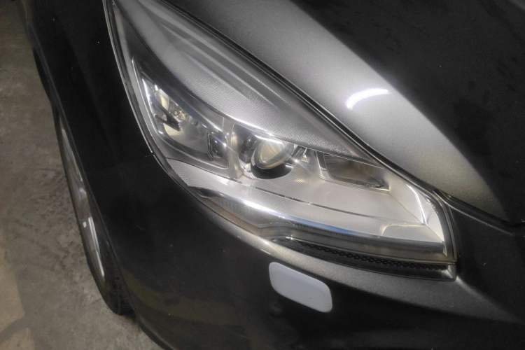 Used Ford Kuga 2013 2.0L GTDi Four-Wheel-Drive Sport Model Right Front Headlight