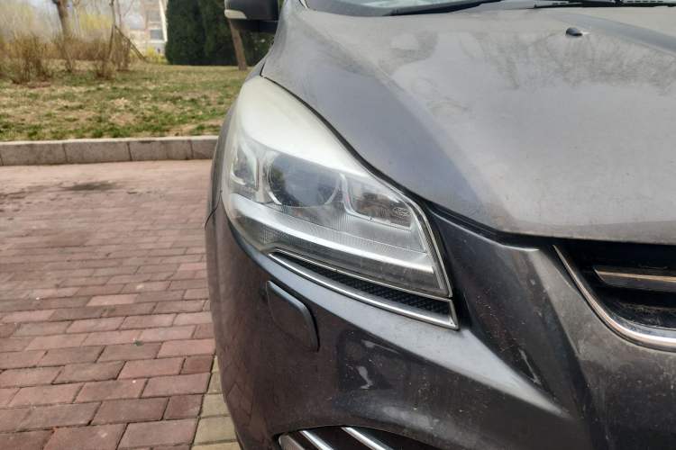 Used Ford Kuga 2013 2.0L GTDi Four-Wheel-Drive Sport Model Right Front Headlight