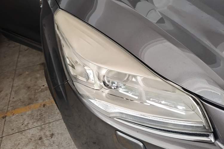 Used Ford Kuga 2013 2.0L GTDi Four-Wheel Drive Premium Model Right Front Headlight