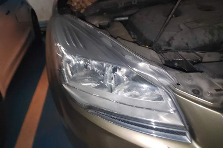 Used Ford Kuga 2013 2.0L GTDi Four-Wheel-Drive Elite Model Right Front Headlight