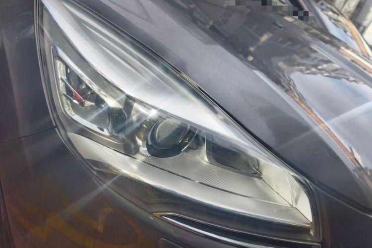 Used Ford Kuga 2013 2.0L GTDi Four-Wheel Drive Premium Model Right Front Headlight