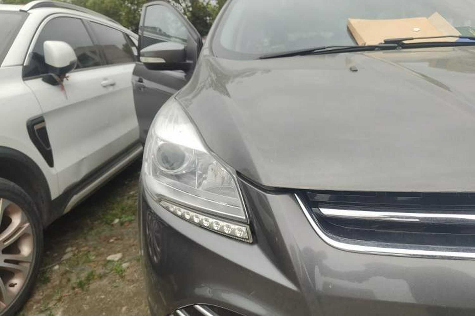 Used Ford Kuga 2013 1.6L GTDi Two-Wheel-Drive Trend Model Right Front Headlight