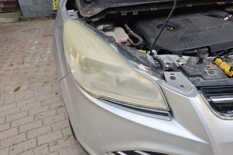 Used Ford Kuga 2013 1.6L GTDi Two-Wheel-Drive Trend Model Right Front Headlight