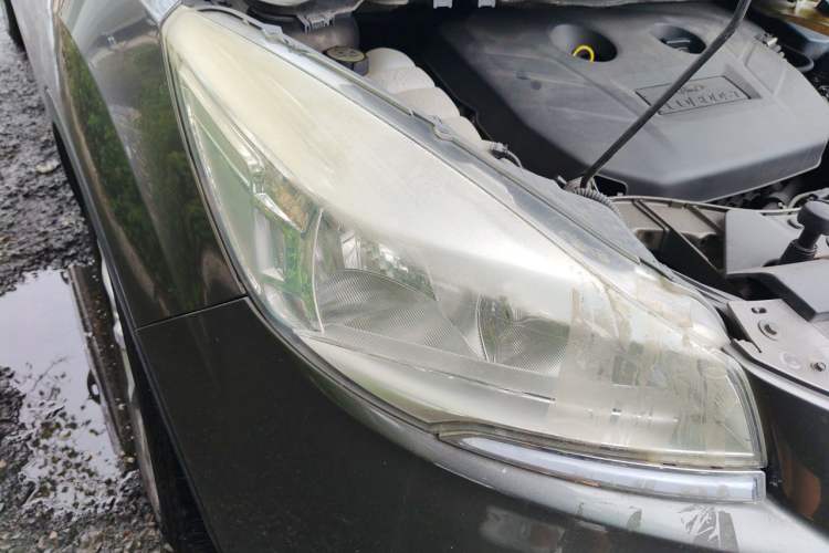 Used Ford Kuga 2013 2.0L GTDi Four-Wheel-Drive Elite Model Right Front Headlight