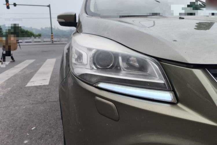 Used Ford Kuga 2013 2.0L GTDi Four-Wheel-Drive Sport Model Right Front Headlight