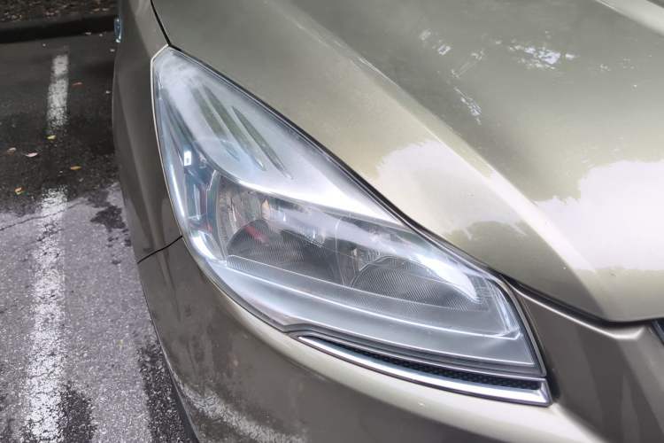 Used Ford Kuga 2013 1.6L GTDi 4x4 Elite Model Right Front Headlight
