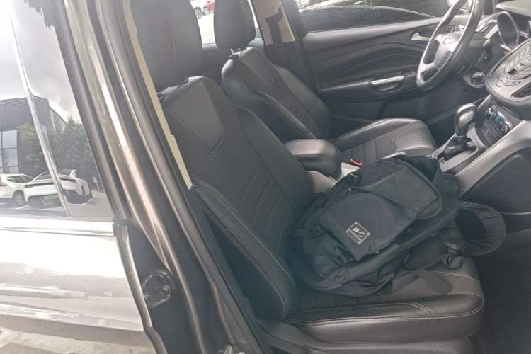 Used Ford Kuga 2013 1.6L GTDi Two-Wheel-Drive Trend Model Right Front Seat