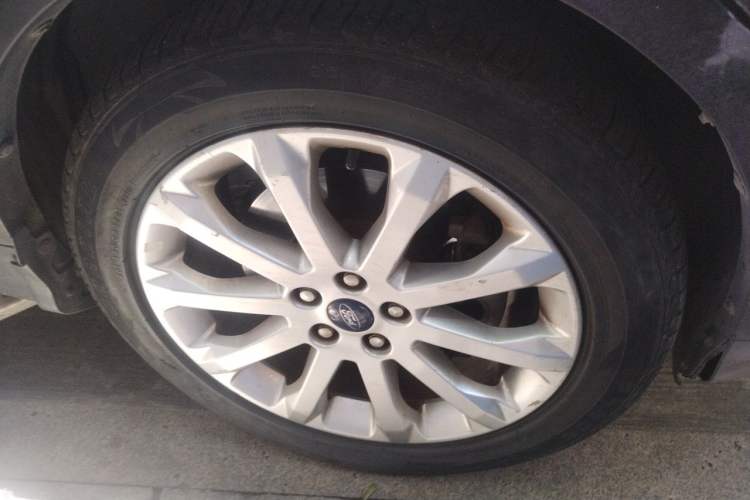 Used Ford Kuga 2013 2.0L GTDi Four-Wheel Drive Premium Model Right Front Wheel Hub