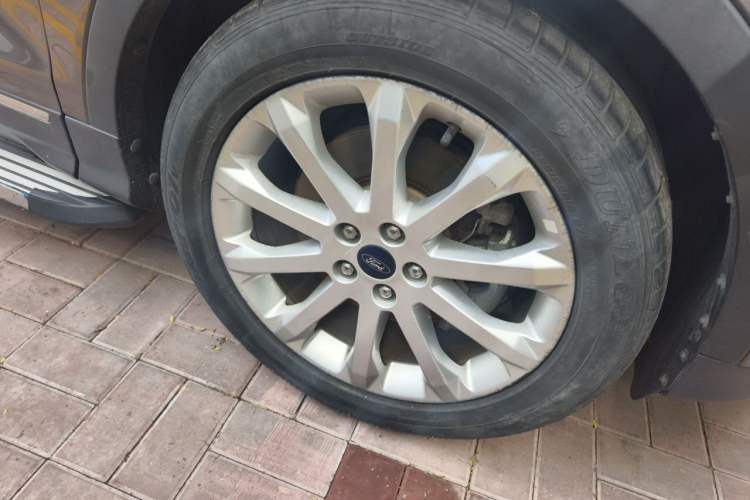 Used Ford Kuga 2013 2.0L GTDi Four-Wheel Drive Premium Model Right Front Wheel Hub