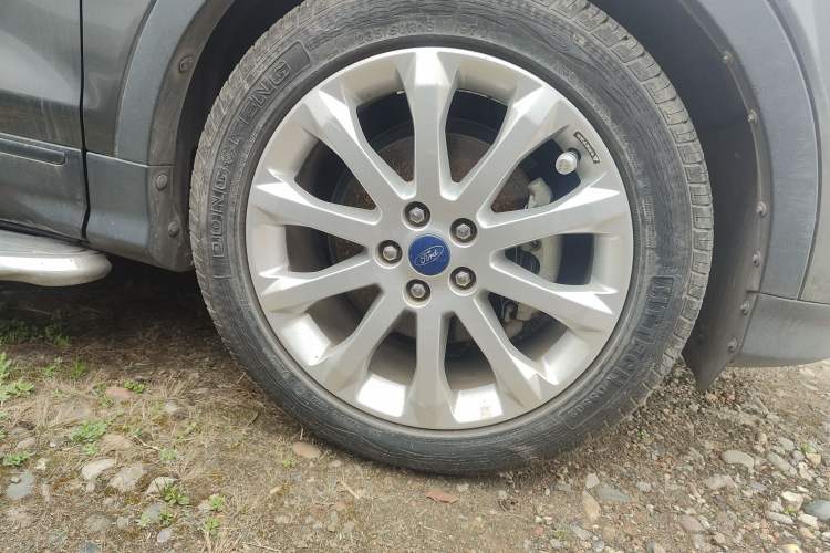 Used Ford Kuga 2013 1.6L GTDi Two-Wheel-Drive Trend Model Right Front Wheel Hub