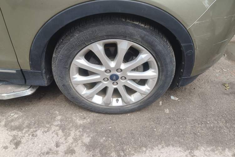 Used Ford Kuga 2013 2.0L GTDi Four-Wheel Drive Premium Model Right Front Wheel Hub