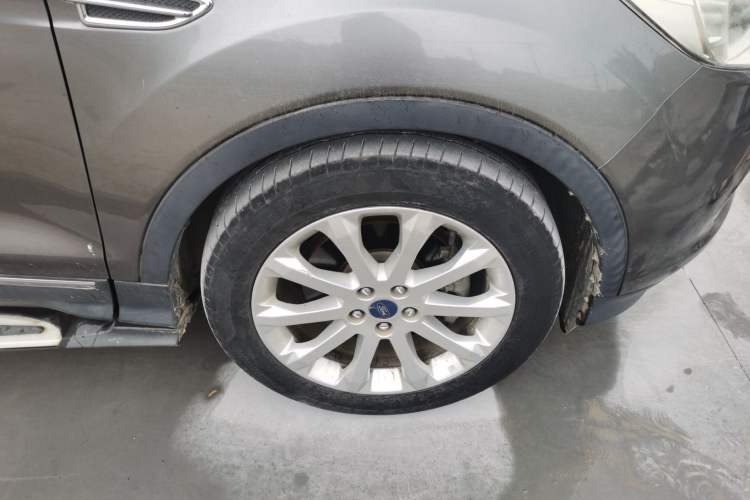 Used Ford Kuga 2013 2.0L GTDi Four-Wheel-Drive Elite Model Right Front Wheel Hub