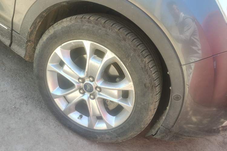 Used Ford Kuga 2013 2.0L GTDi Four-Wheel-Drive Sport Model Right Front Wheel Hub
