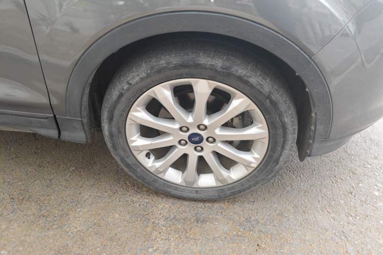 Used Ford Kuga 2013 1.6L GTDi Two-Wheel-Drive Trend Model Right Front Wheel Hub