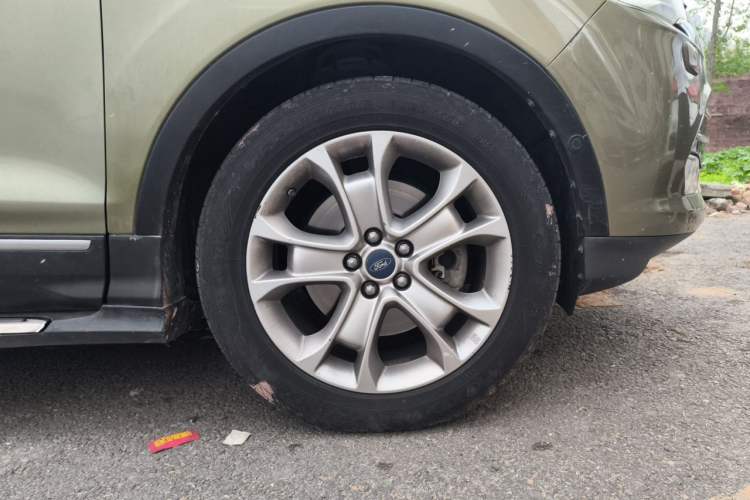 Used Ford Kuga 2013 2.0L GTDi Four-Wheel-Drive Sport Model Right Front Wheel Hub