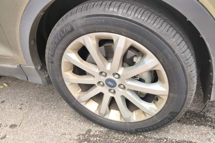Used Ford Kuga 2013 1.6L GTDi 4x4 Elite Model Right Front Wheel Hub