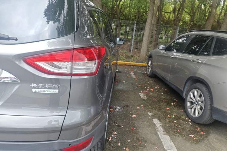 Used Ford Kuga 2013 1.6L GTDi Two-Wheel-Drive Trend Model Right Rear Taillight