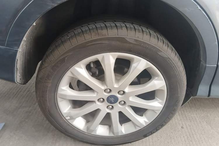 Used Ford Kuga 2013 1.6L GTDi 4x4 Elite Model Right Rear Wheel Hub