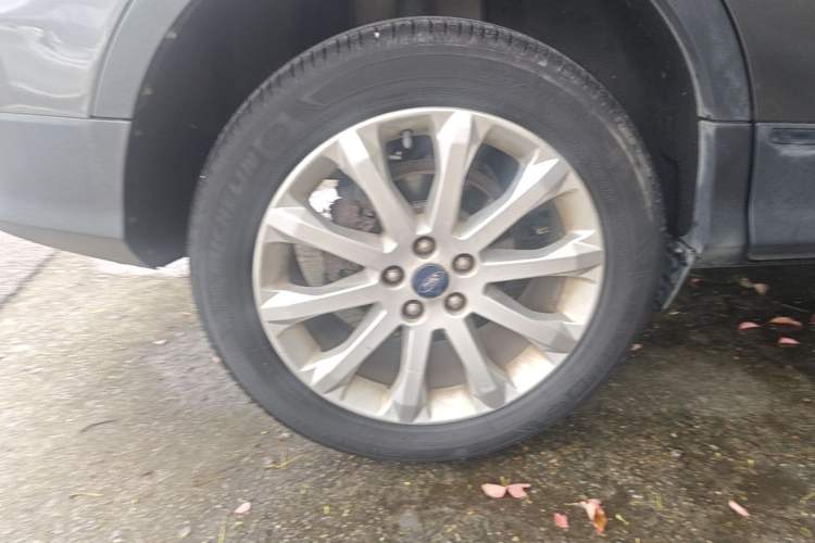 Used Ford Kuga 2013 1.6L GTDi Two-Wheel-Drive Trend Model Right Rear Wheel Hub