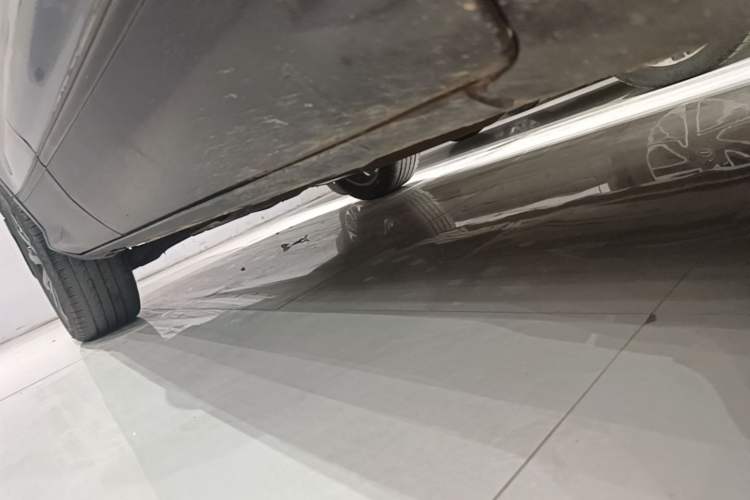 Used Ford Kuga 2013 1.6L GTDi Two-Wheel-Drive Trend Model Right Side Sill