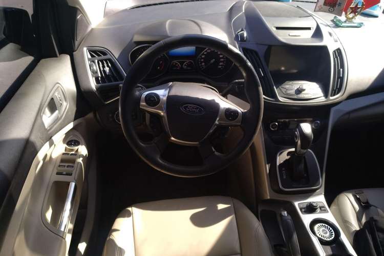 Used Ford Kuga 2013 2.0L GTDi Four-Wheel-Drive Elite Model Steering Wheel