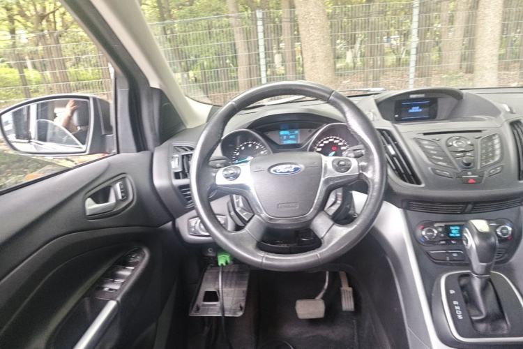 Used Ford Kuga 2013 1.6L GTDi Two-Wheel-Drive Trend Model Steering Wheel