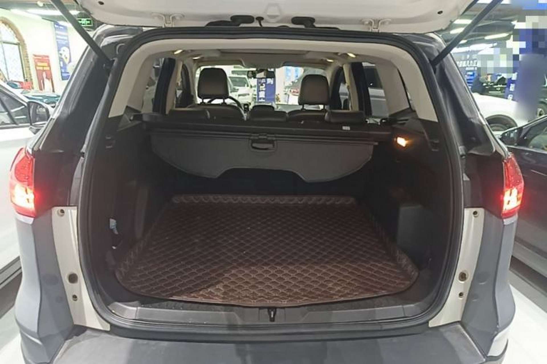 Used Ford Kuga 2013 1.6L GTDi Two-Wheel-Drive Trend Model Trunk