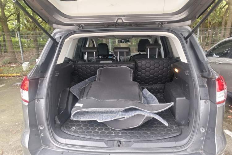 Used Ford Kuga 2013 1.6L GTDi Two-Wheel-Drive Trend Model Trunk