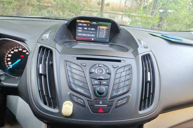 Used Ford Kuga 2013 1.6L GTDi Two-Wheel-Drive Trend Model Audio And AC Panel