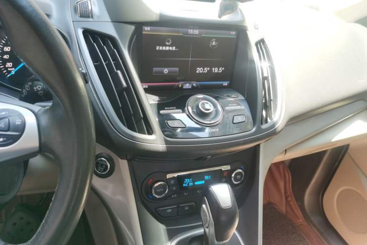Used Ford Kuga 2013 2.0L GTDi Four-Wheel-Drive Sport Model Audio And AC Panel