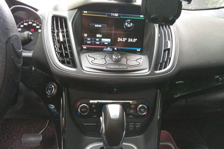 Used Ford Kuga 2013 2.0L GTDi Four-Wheel-Drive Sport Model Audio And AC Panel