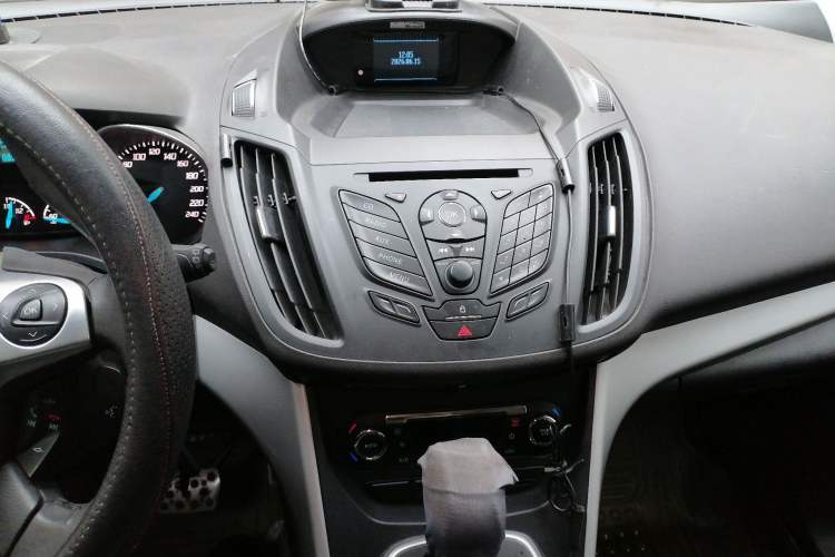 Used Ford Kuga 2013 1.6L GTDi Two-Wheel-Drive Trend Model Audio And AC Panel