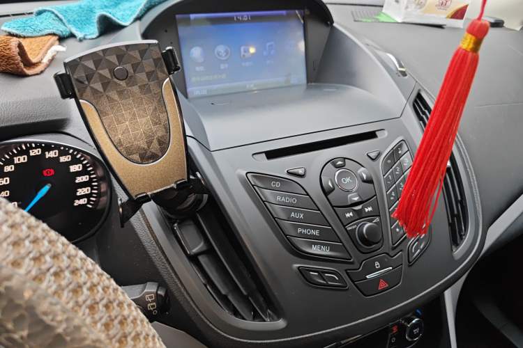 Used Ford Kuga 2013 1.6L GTDi Two-Wheel-Drive Trend Model Audio And AC Panel