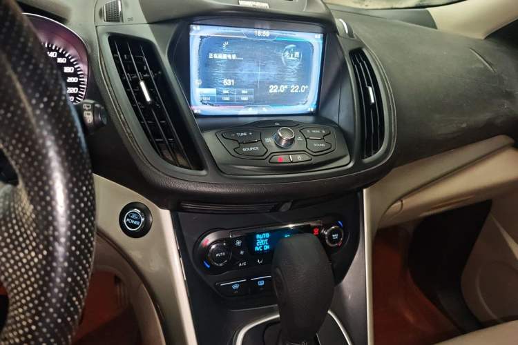 Used Ford Kuga 2013 2.0L GTDi Four-Wheel-Drive Elite Model Audio And AC Panel