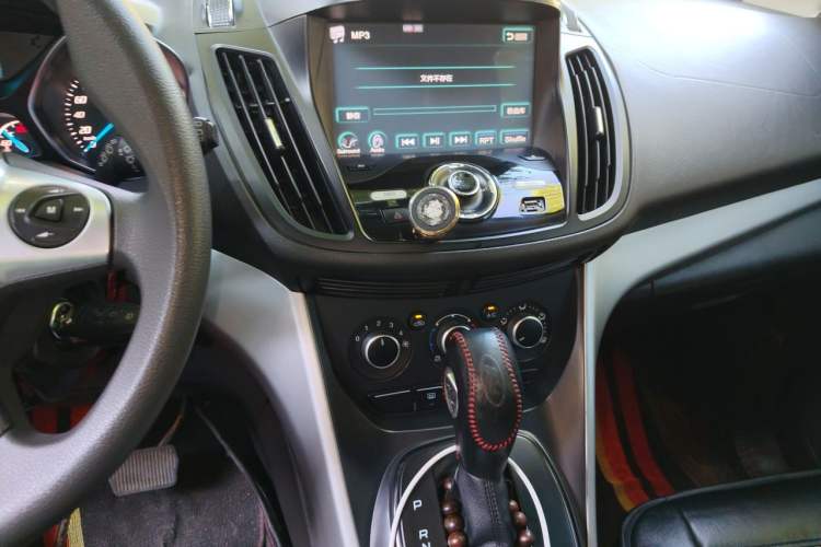 Used Ford Kuga 2013 1.6L GTDi Two-Wheel-Drive Comfort Model Audio And AC Panel