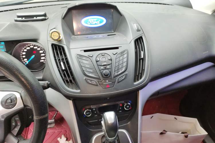 Used Ford Kuga 2013 1.6L GTDi Two-Wheel-Drive Trend Model Audio And AC Panel
